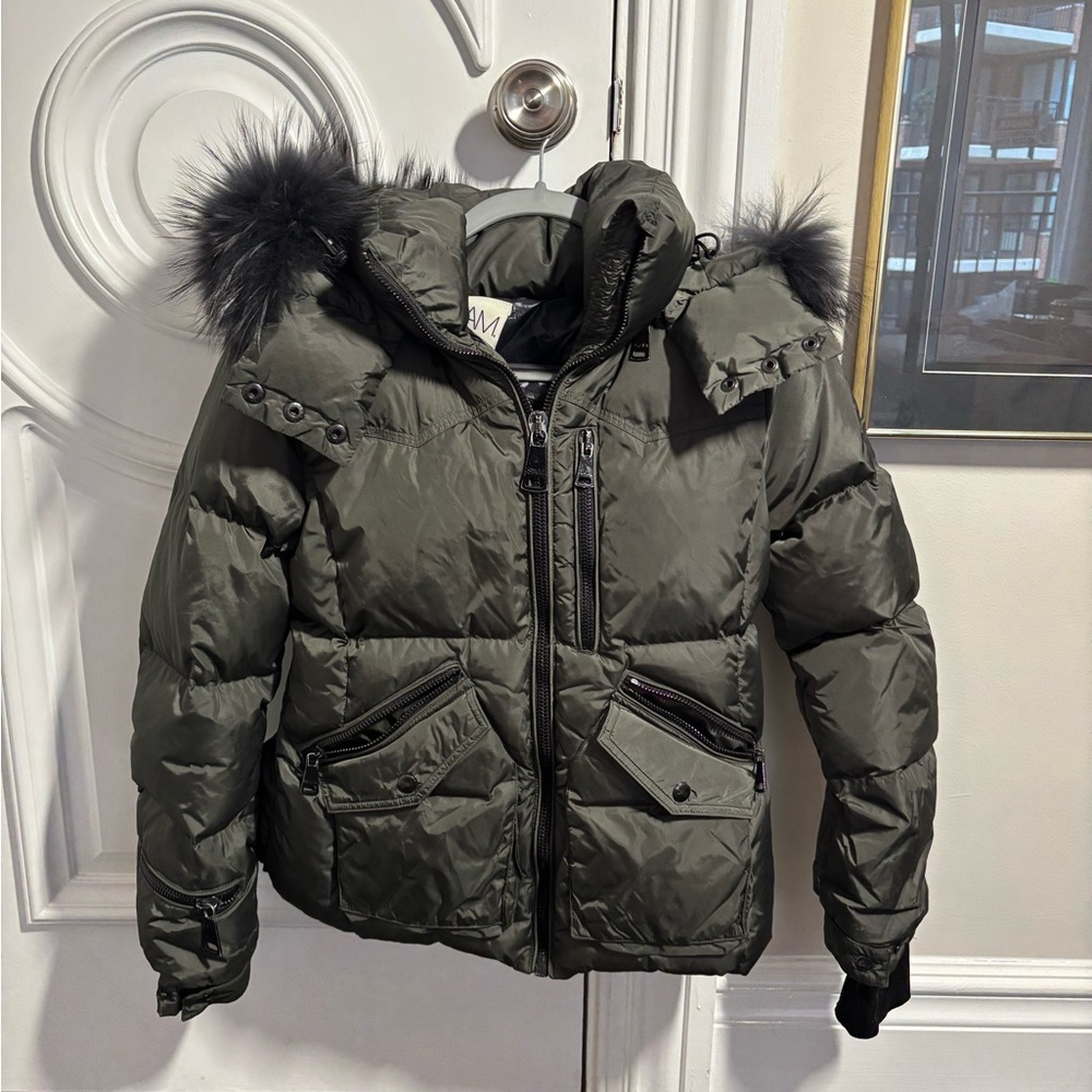 Green Puffer Jacket with Fur Trim